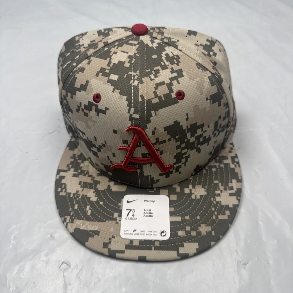 Nike True Arkansas Razorbacks Retro Flatbil Digital Camouflage Fitted Hat Cap B4